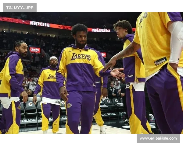 布朗尼与弗拉格夏季联赛对决创票价新纪录 场边席达2500美元 布朗尼与弗拉格夏季联赛对决创票价新纪录 场边席达2500美元